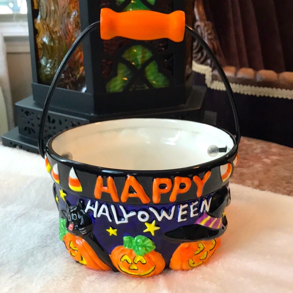 “HAPPY HALLOWEEN” Ceramic Candy Bucket
